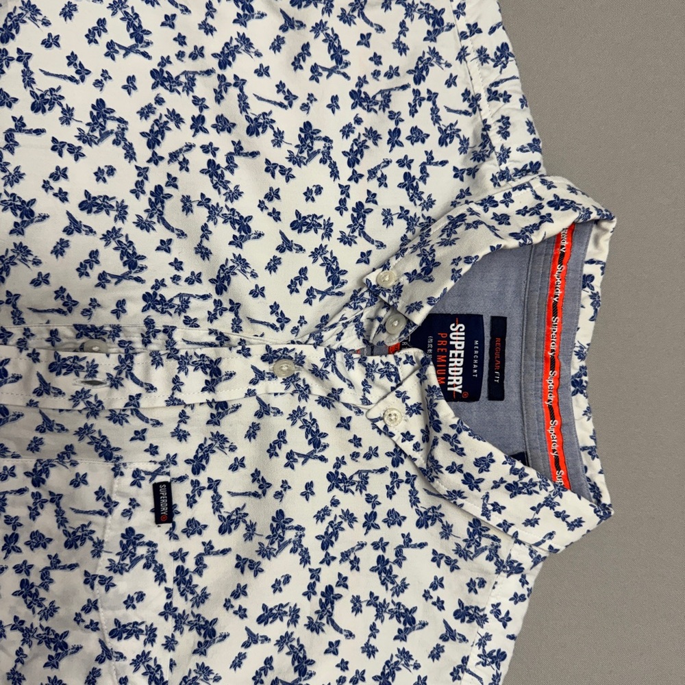 Superdry Men’s White Short-Sleeve Button-Up with Blue Floral Print XL - Picture 5 of 9